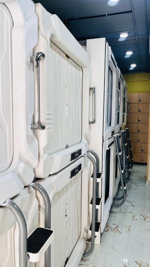 Astropods Hotel Mumbai Bagian luar foto