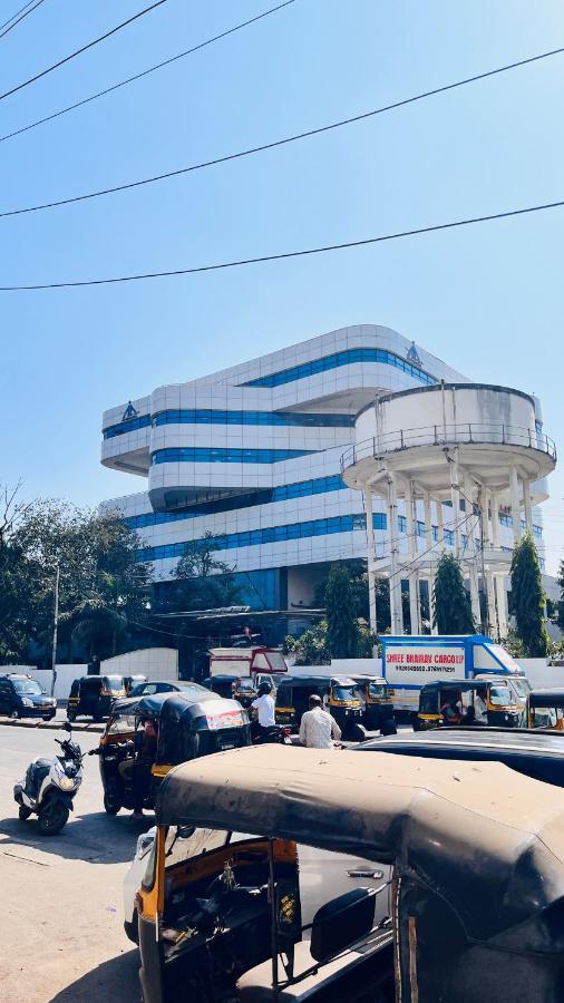 Astropods Hotel Mumbai Bagian luar foto