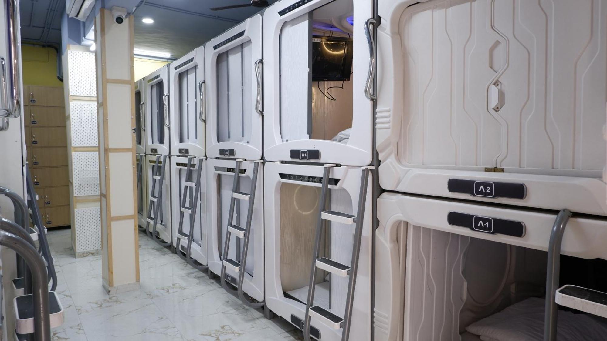 Astropods Hotel Mumbai Bagian luar foto